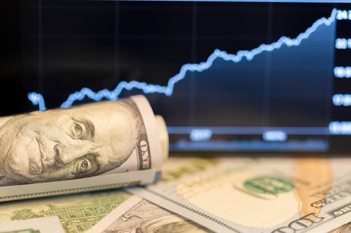 ¿Qué hace que el dólar en Perú suba y baje tanto? Palancas económicas para entenderlo y actuar a tiempo