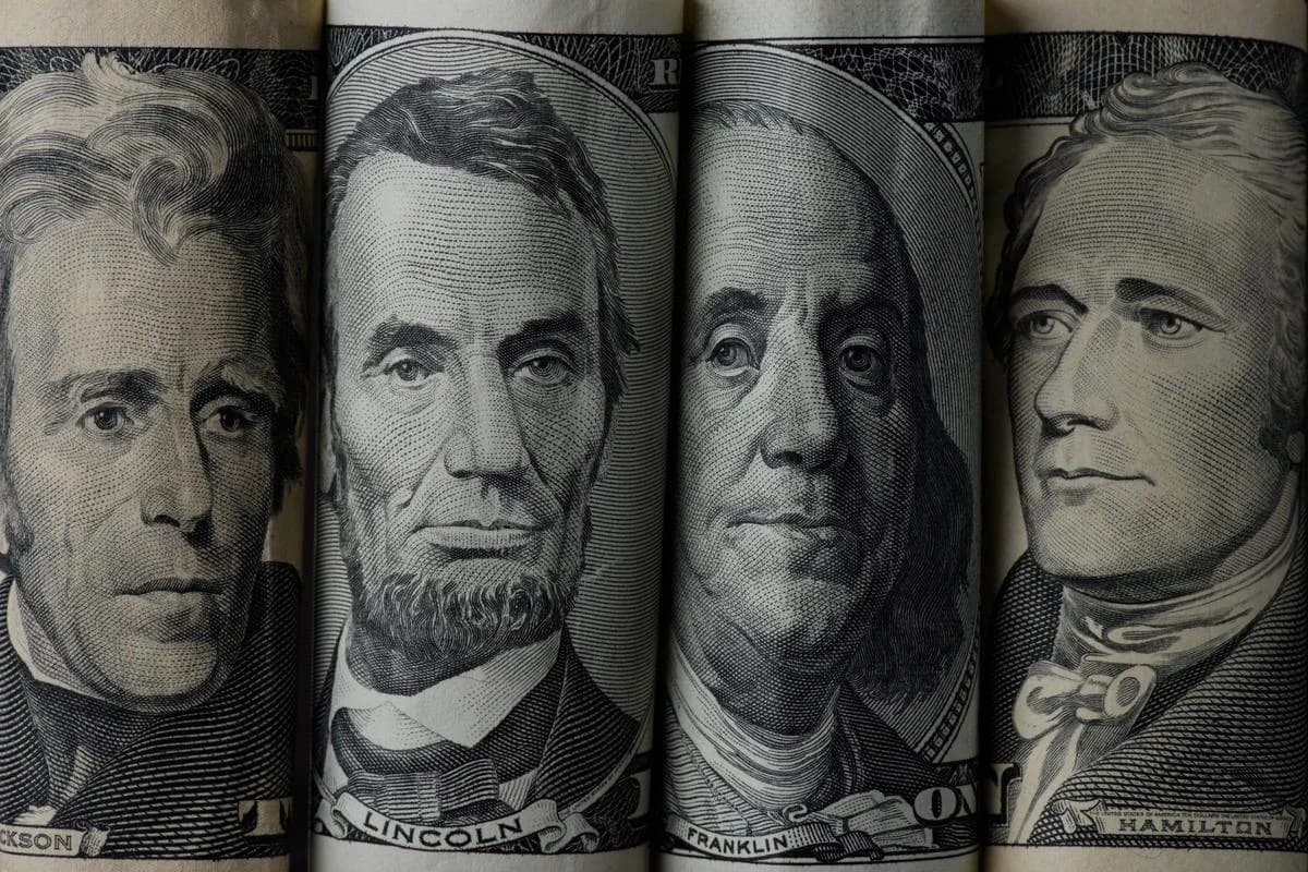 Cómo influye la proyección del dólar en Perú en las decisiones financieras de tu empresa